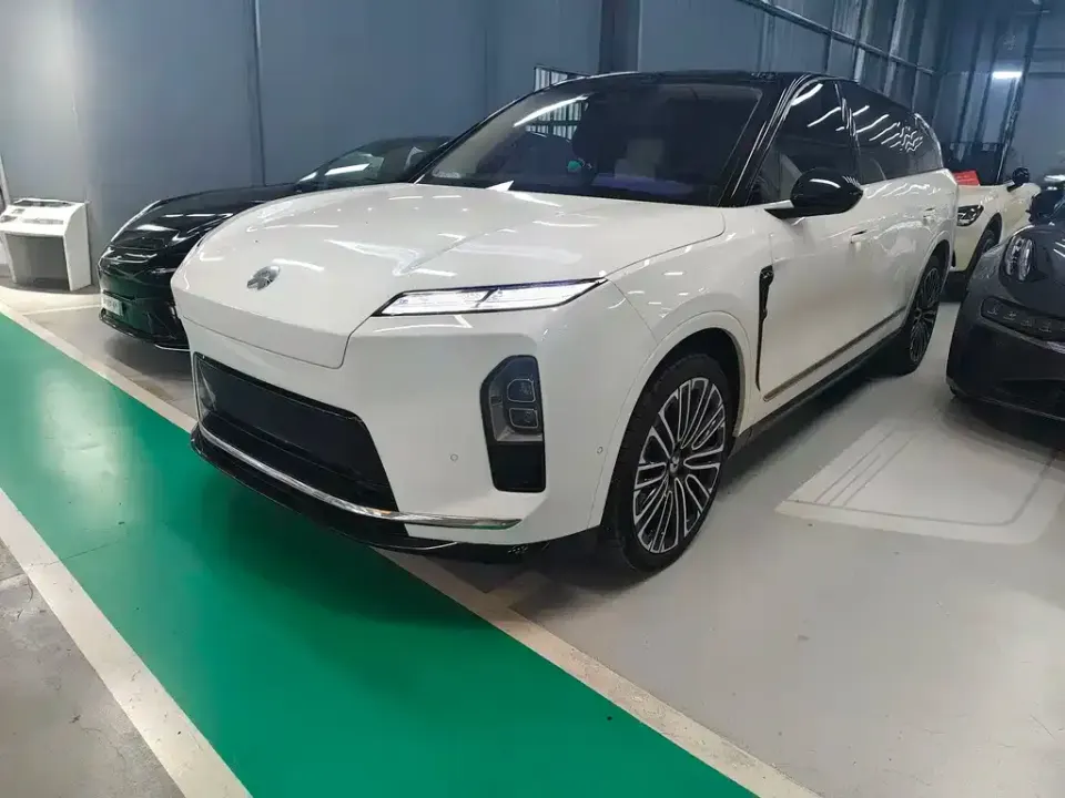 Nio ES8